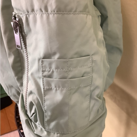 NWT UO BDG Charlie Barrel Sleeve Green Bomber Jacket Women’s Size Large - Picture 7 of 16